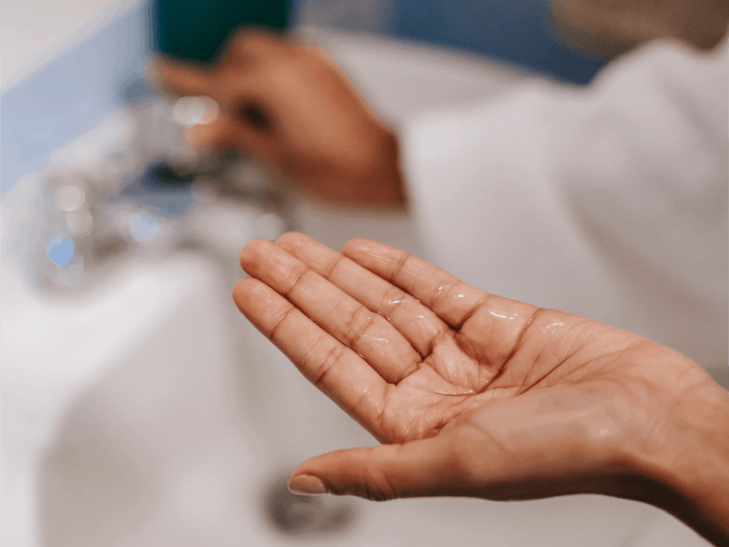 Manual or automatic? Liquid or foam? What is the right choice for your bathroom soap dispenser?